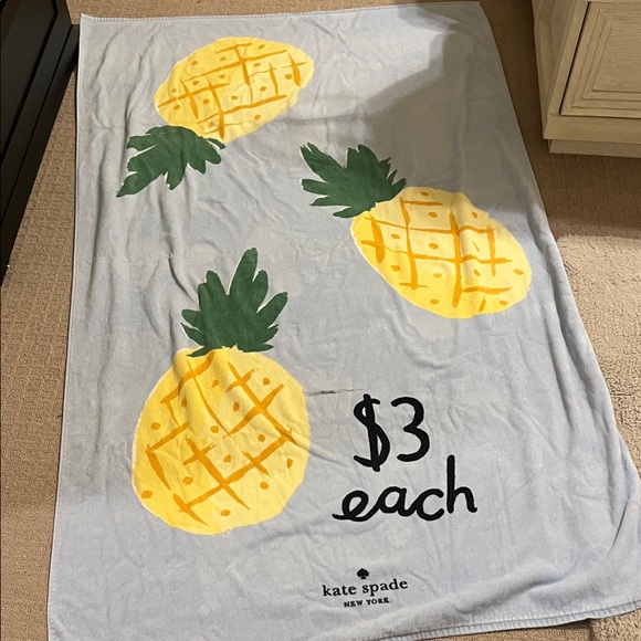 Kate Spade Yellow Pineapple Towel - Picture 1 of 1